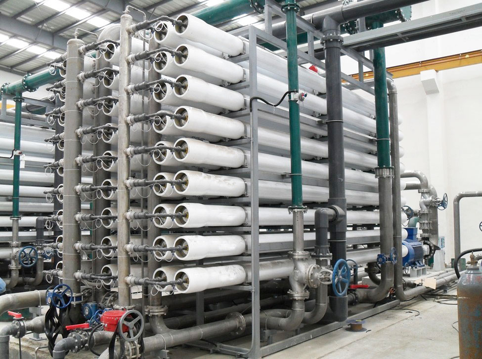 What is the principle of reverse osmosis desalination?